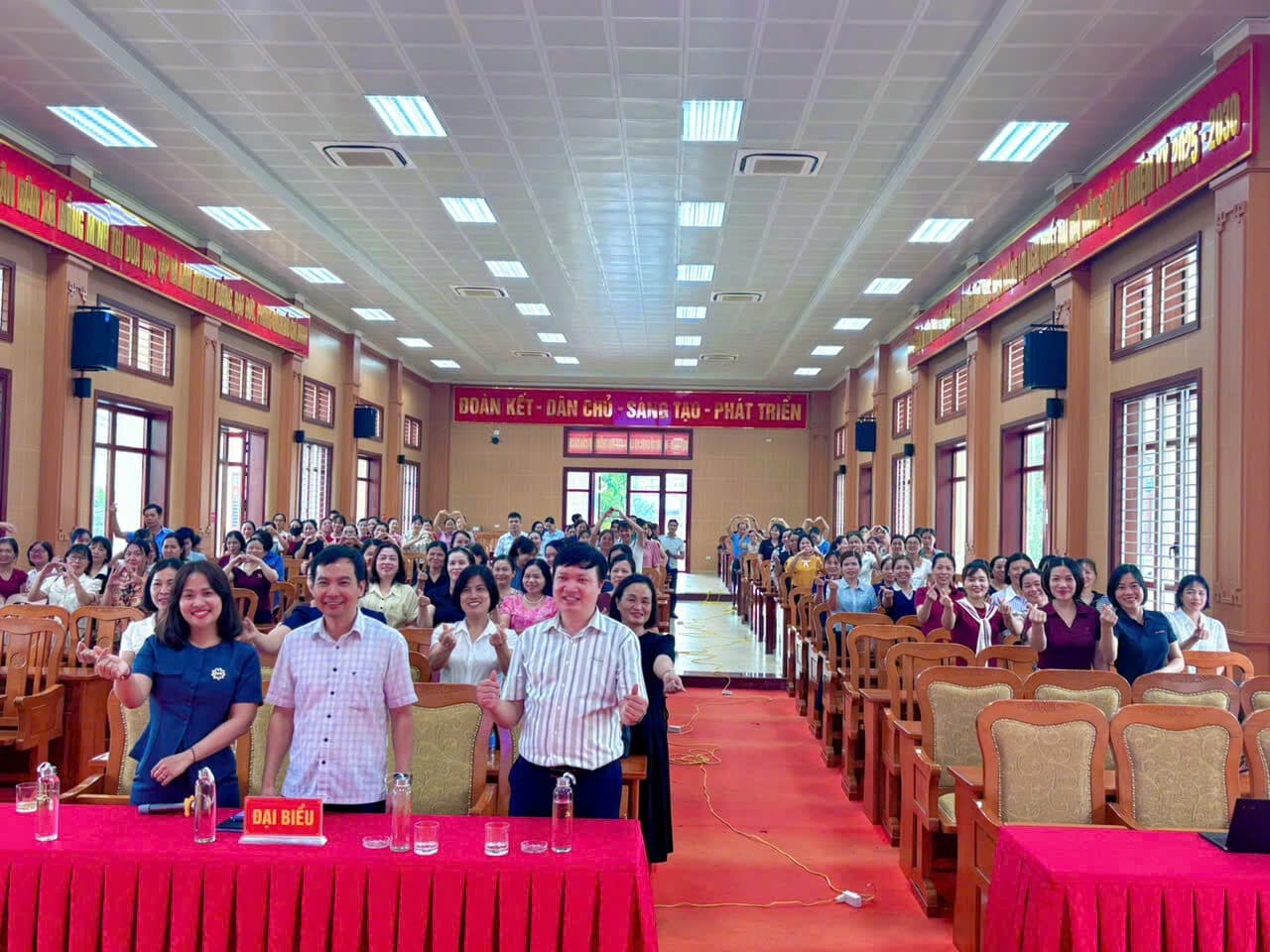 Toàn cảnh hội trường ngày tập huấn dành cho cán bộ quản lý cơ sở hành chính tại xã Hồng Minh, Hưng Yên