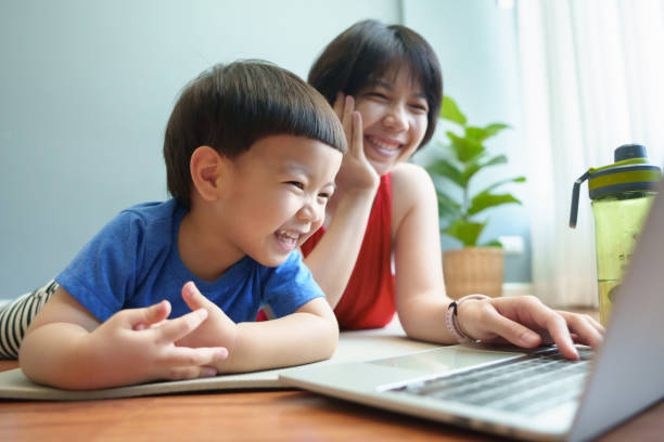 Cha Mẹ Nên Đồng Hành Cùng Con Học Tập Như Thế Nào Để Đạt Hiệu Quả?